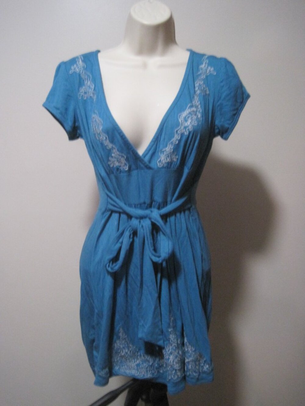 Deco Women's Large Blue V-Neck Tunic White Embroidered Tie Waist Short Dress
